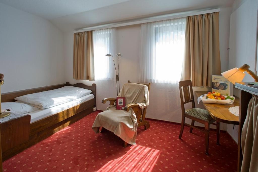 Landhotel Sauerlaender Hof Eslohe Room photo